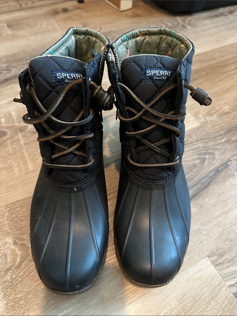 Sperry saltwater quilt black